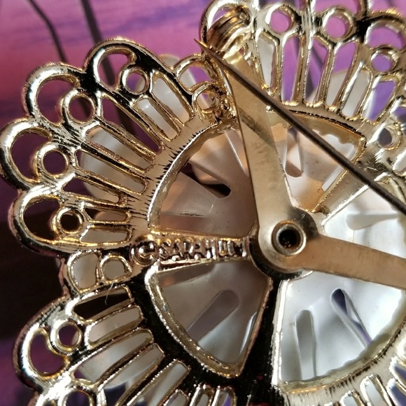 Relisted - vintage Sarah Coventry large white flower brooch - Picture 6 of 6